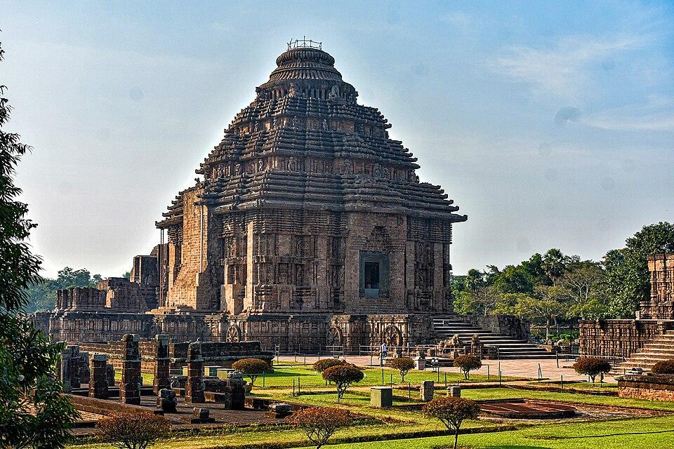 କୋଣାର୍କ ସୂର୍ଯ୍ୟ ମନ୍ଦିର – ସ୍ଥାପତ୍ୟର ଏକ ବିସ୍ମୟ